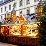 Tradisjonelt julemarked i det historiske sentrum av Nürnberg i Tyskland. Pyntet med guirlander og lys, salgsboder med søtsaker, gløgg, julepynt og tyske gaver.