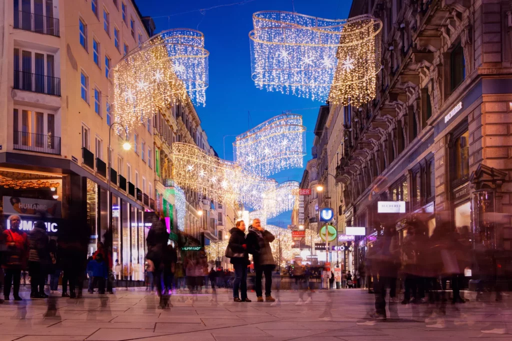 Østrig, Wien - Centrale aftengader i Wien. Nytårs- og juleudsmykning.