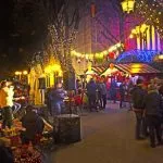 Nattlig utsikt fra Strossmayer-promenaden som en del av Advent in Zagreb.